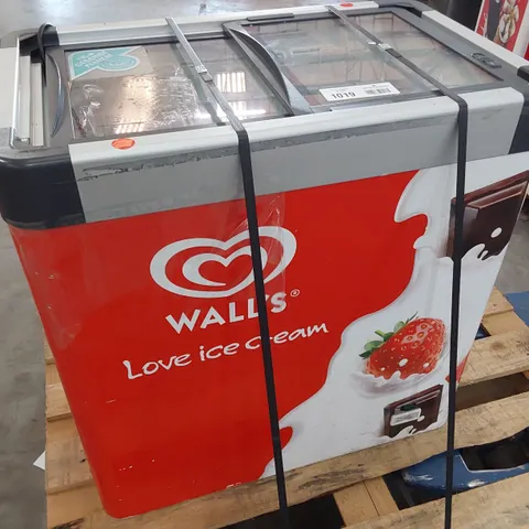 SMALL WALL'S ICE CREAM CHEST FREEZER