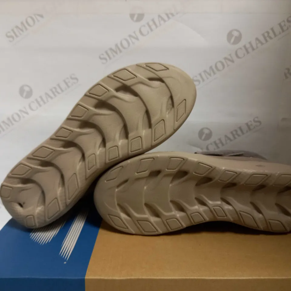 SKETCHERS ON THE GO WINTER FLING BOOTS UK SIZE 5
