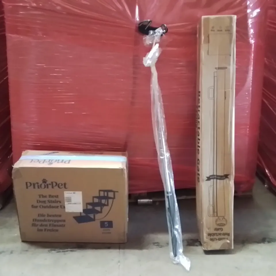 PALLET OF ASSORTED HOUSEHOLD GOODS AND PRODUCTS TO INCLUDE;DOG STAIRS,GOLF PUTTER,RETRACTABLE GATE,
