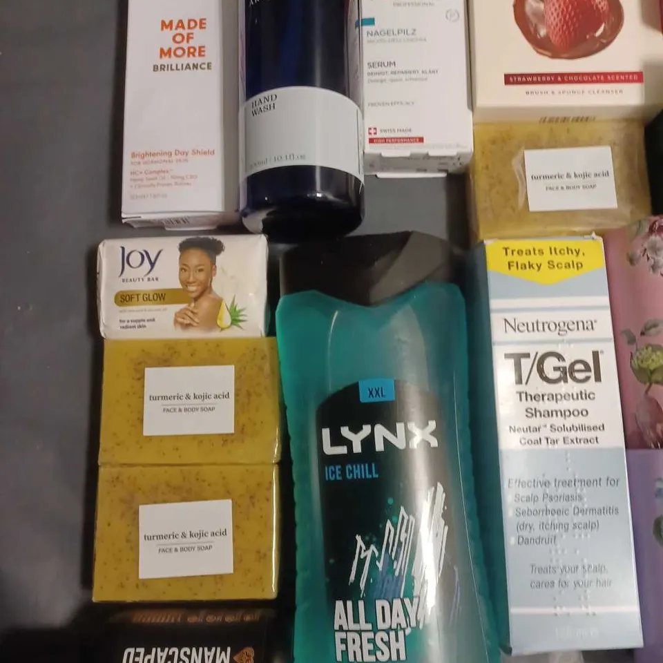 LOT OF APPROXIMATELY 21 ASSORTED HEALTH AND BEAUTY ITEMS TO INCLUDE SCENTED TALCUM POWDER AND CERAVE MOISTURISING LOTION