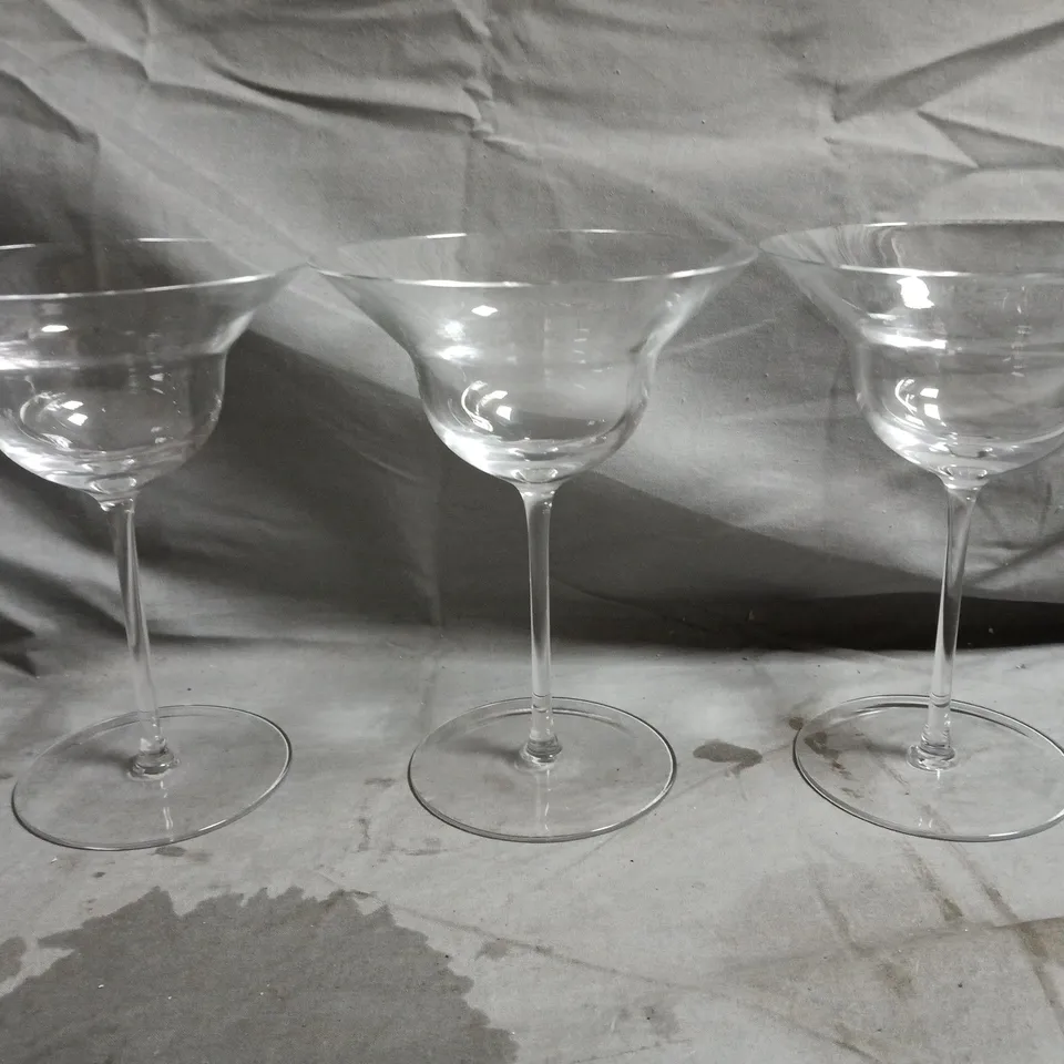 BOX OF APPROXIMATELY 6 STEMMED GLASSES - COLLECTION ONLY