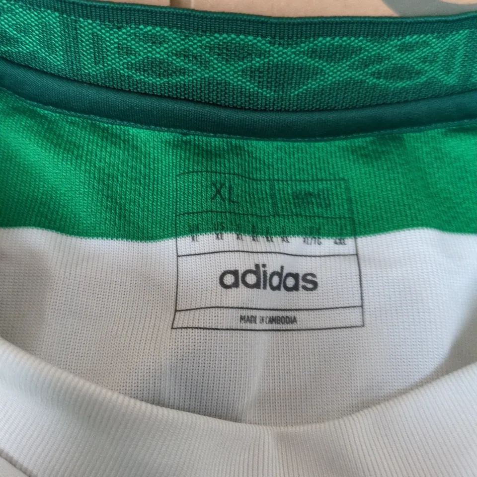 ADIDAS CELTIC FC FOOTBALL SHIRT – GREEN & WHITE HOOPS – DAFABET SPONSOR – SIZE XL (UK)