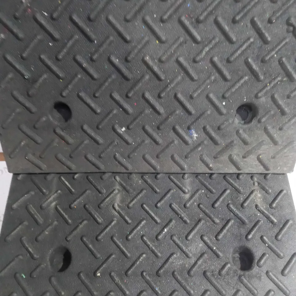 SET OF 2 CAR RAMPS / COLLECTION ONLY 