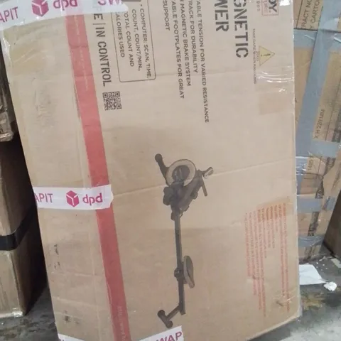 BOXED ROWING MACHINE 