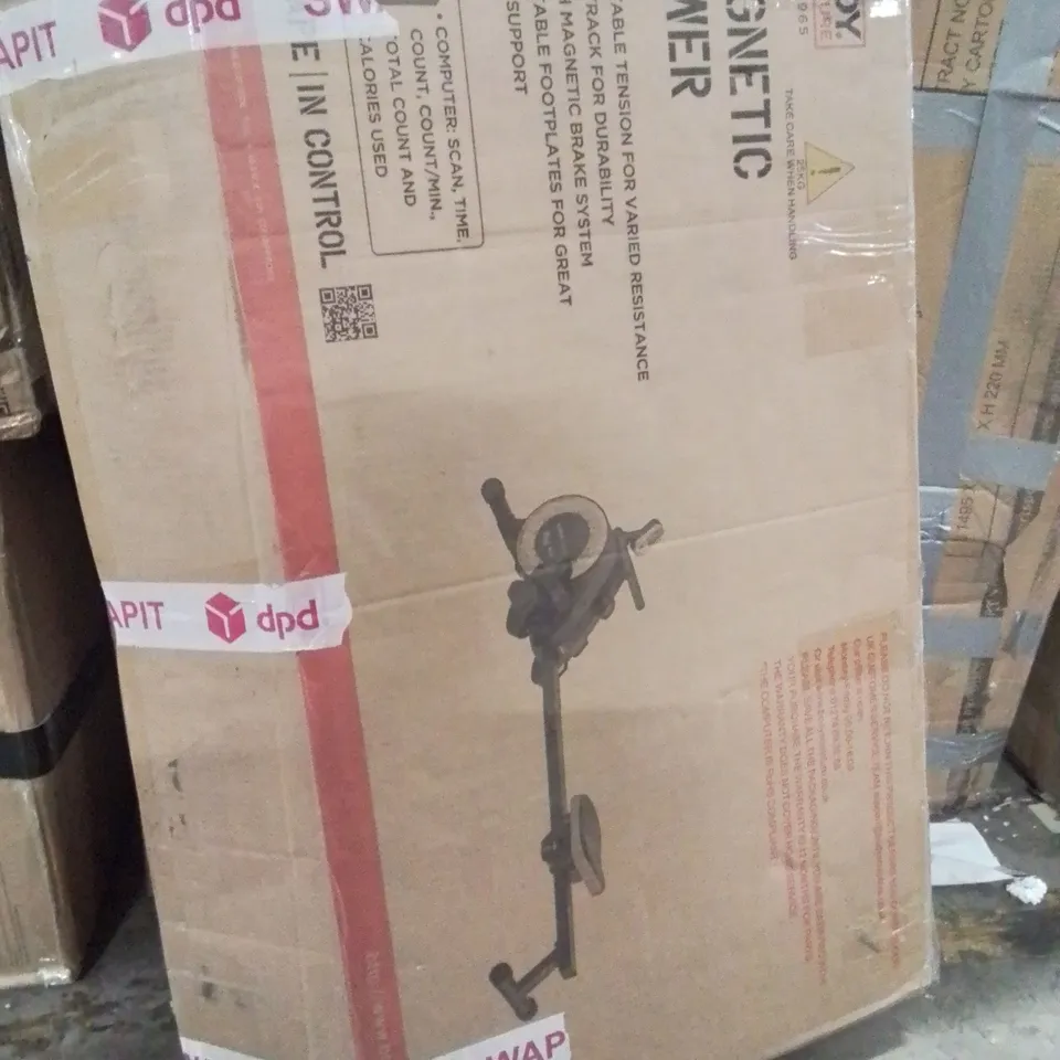 BOXED ROWING MACHINE