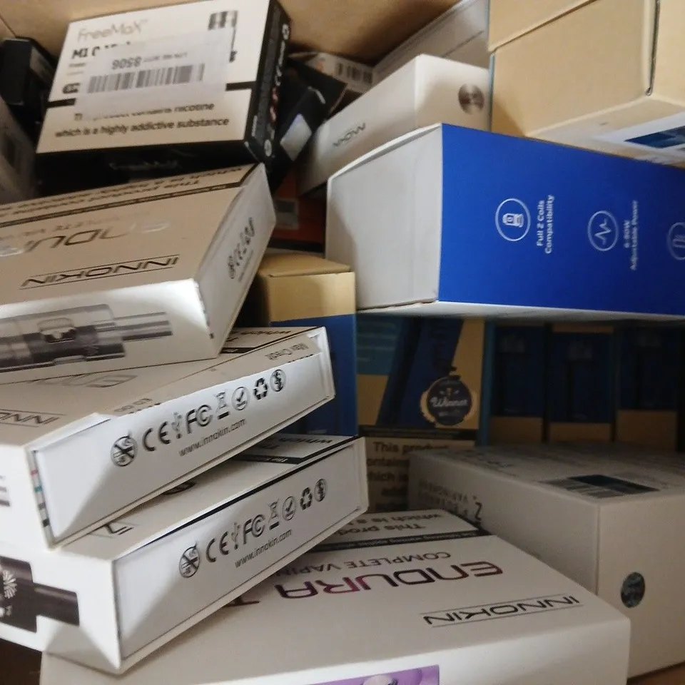 APPROXIAMTELY 15 ASSORTED VAPING PRODUCTS TO INCLUDE INNOKIN, ENDURA, ETC - COLLECTION ONLY