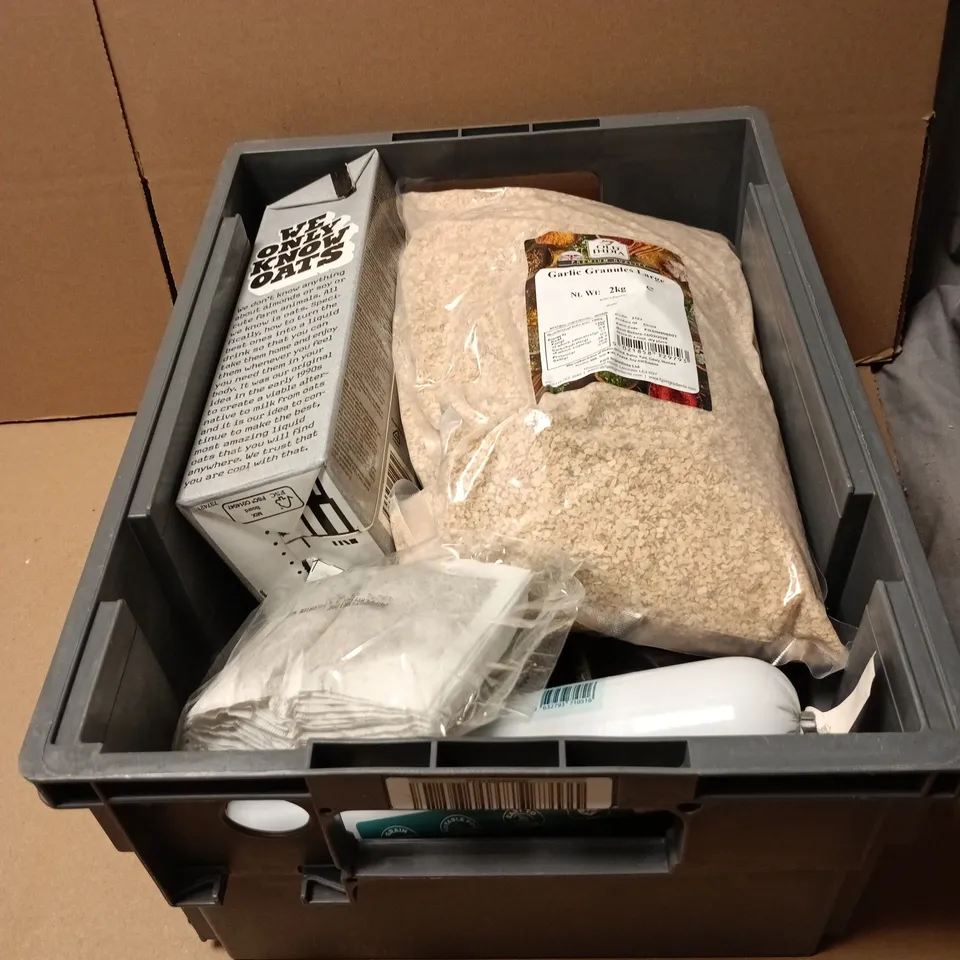 TOTE OF APPROXIMATELY 10 ASSORTED FOOD/DRINK ITEMS TO INCLUDE PEPSI MAX, DIET COLA, GARLIC GRANULES LARGE 2KG, LUXURY DUCK PATE ETC