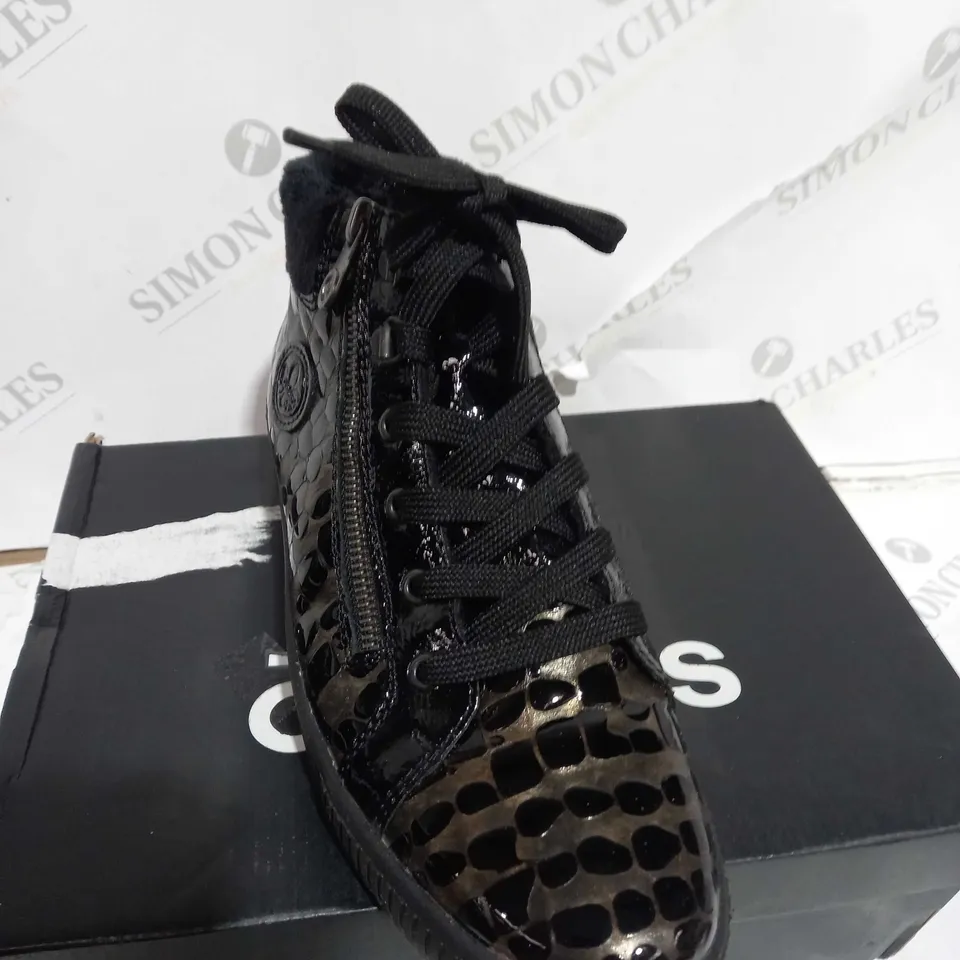 RIEKER TRAINER BOOT SIDE ZIP BLACK PATENT MULTI COLOURED - SIZE UK 7.5 - BOXED 