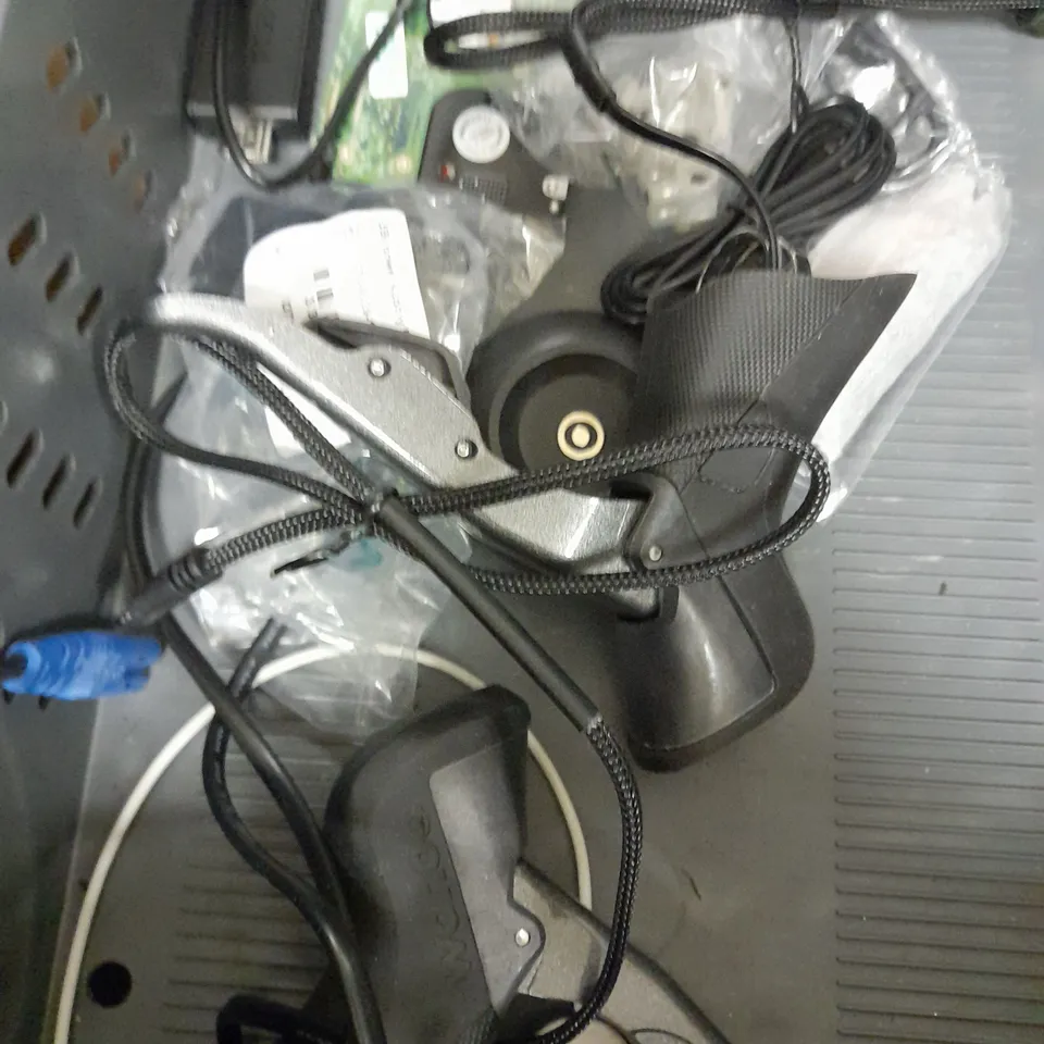 LOT OF APPROX 10 ASSORTED ELECTRICAL ITEMS TO INCLUDE TRUST WIRELESS MOUSE, POP UP MOBILE EXTERNAL, BT SET-UP BOX, ETC