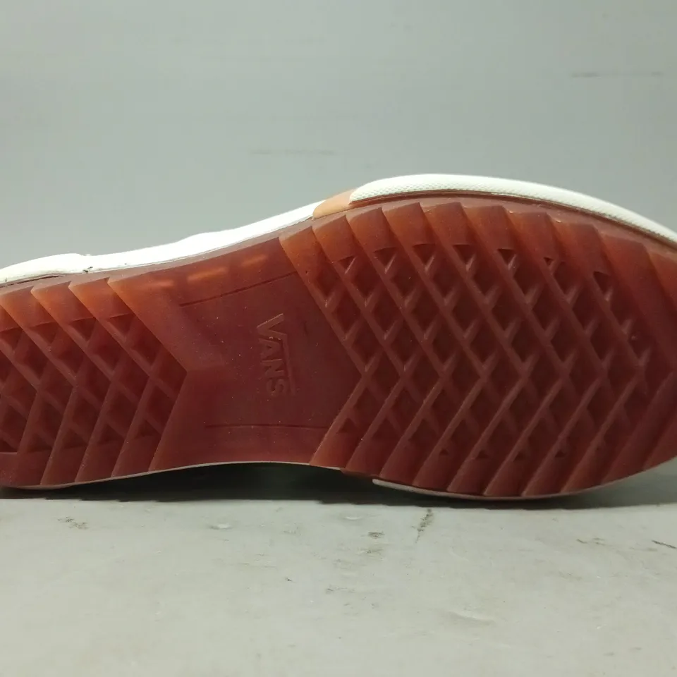 BOXED PAIR OF VANS CLASSIC SLIP-ON SHOES IN PEACH UK SIZE 6.5