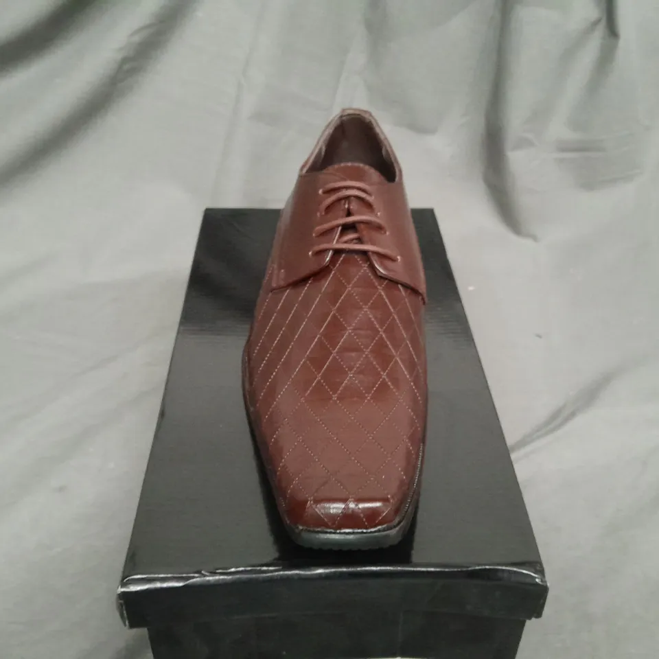 APPROXIMATELY 5 BOXED PAIRS OF MENS COFFEE COLOUR SHOES 