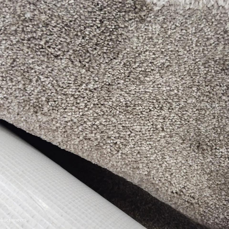 ROLL OF QUALITY TUDOR TWIST REGAL CALICO CARPET APPROXIMATELY 5M × 4.5M