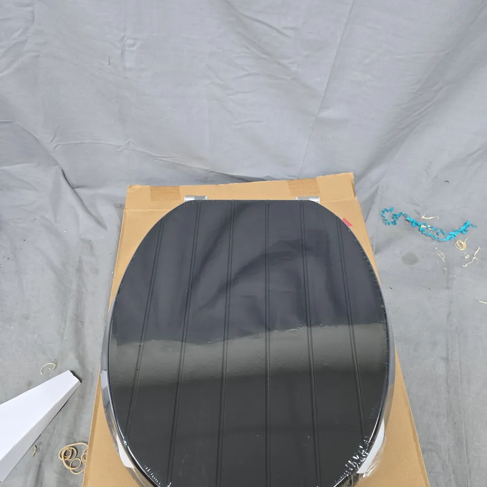 MDF TOILET SEAT – BLACK, ROUND, BOXED