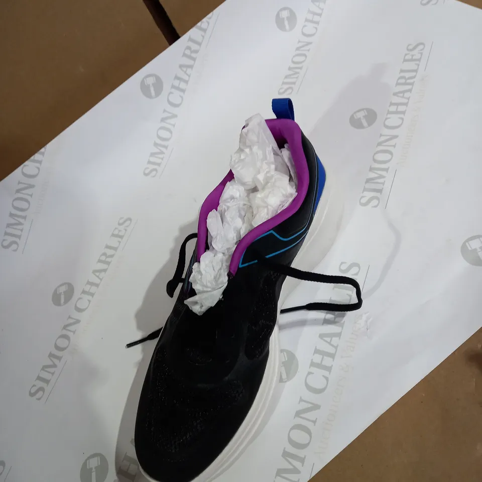 BOXED PAIR OF SKECHERS MULTICOLOURED TRAINERS SIZE 4.5