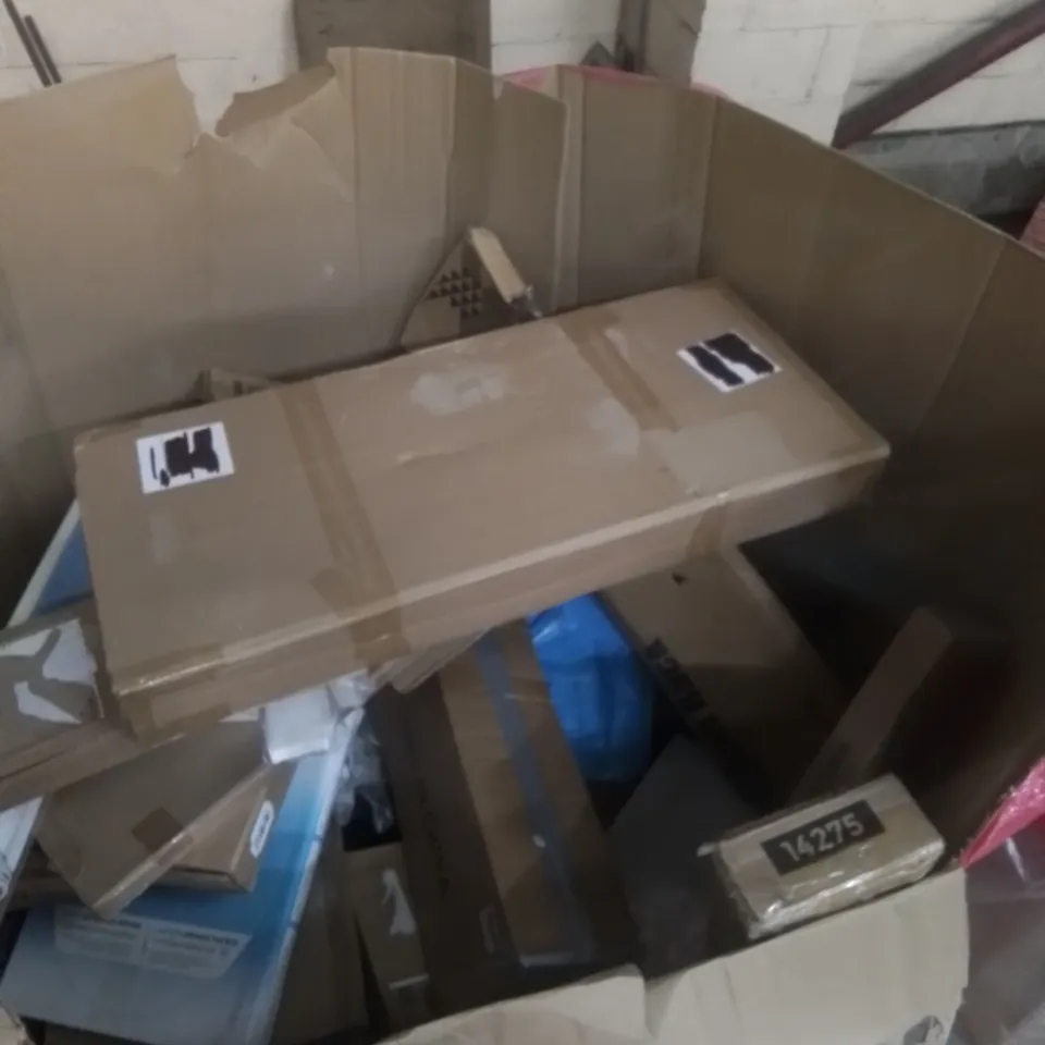 PALLET OF ASSORTED HOUSEHOLD GOODS AND FURNITURE TO INCLUDE; MODA 40L SLIM PEDAL BIN, POWER-FUL RADIATOR CAT BED, BENKSTEIN TOILET LID ETC