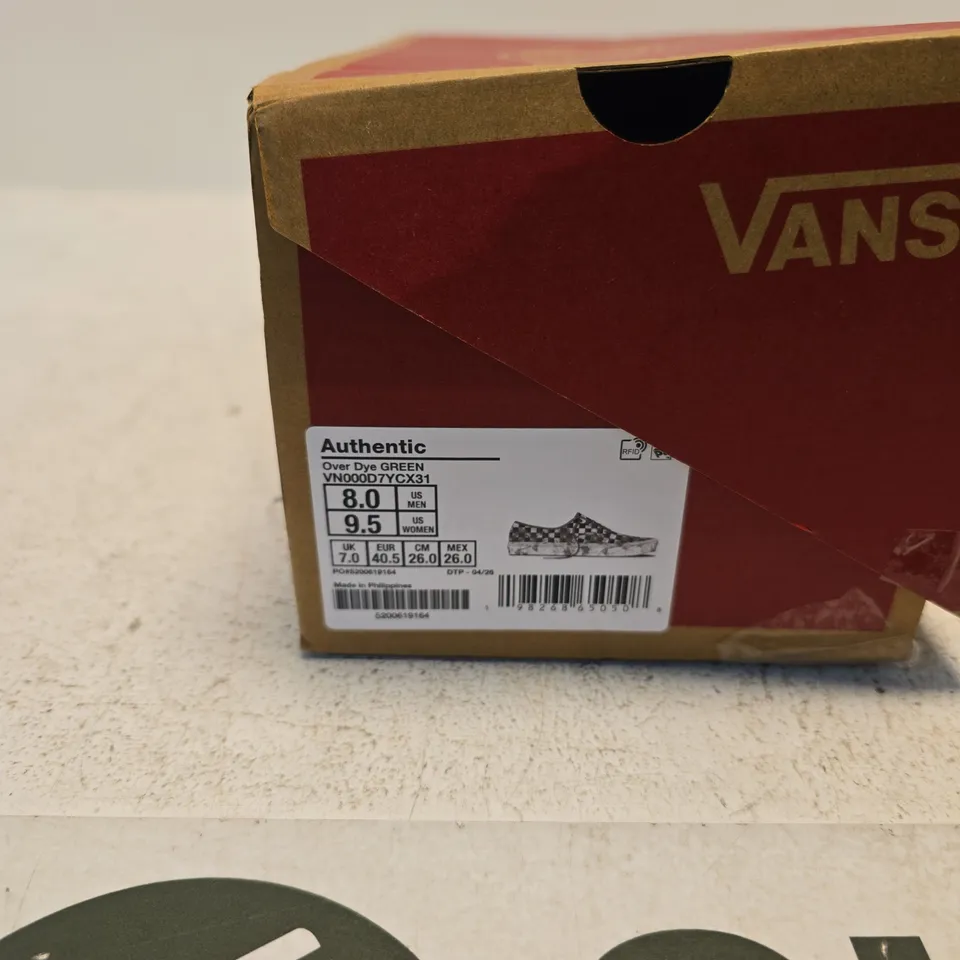 VANS CHECKERBOARD SNEAKERS – GREEN/BLACK, UK 7 (US 8) – BOXED