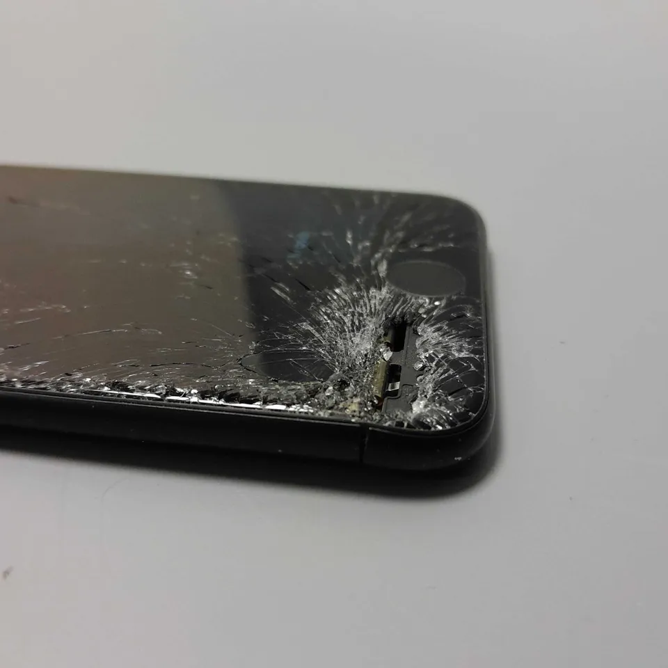 APPLE IPHONE 7 (A1778) SMARTPHONE