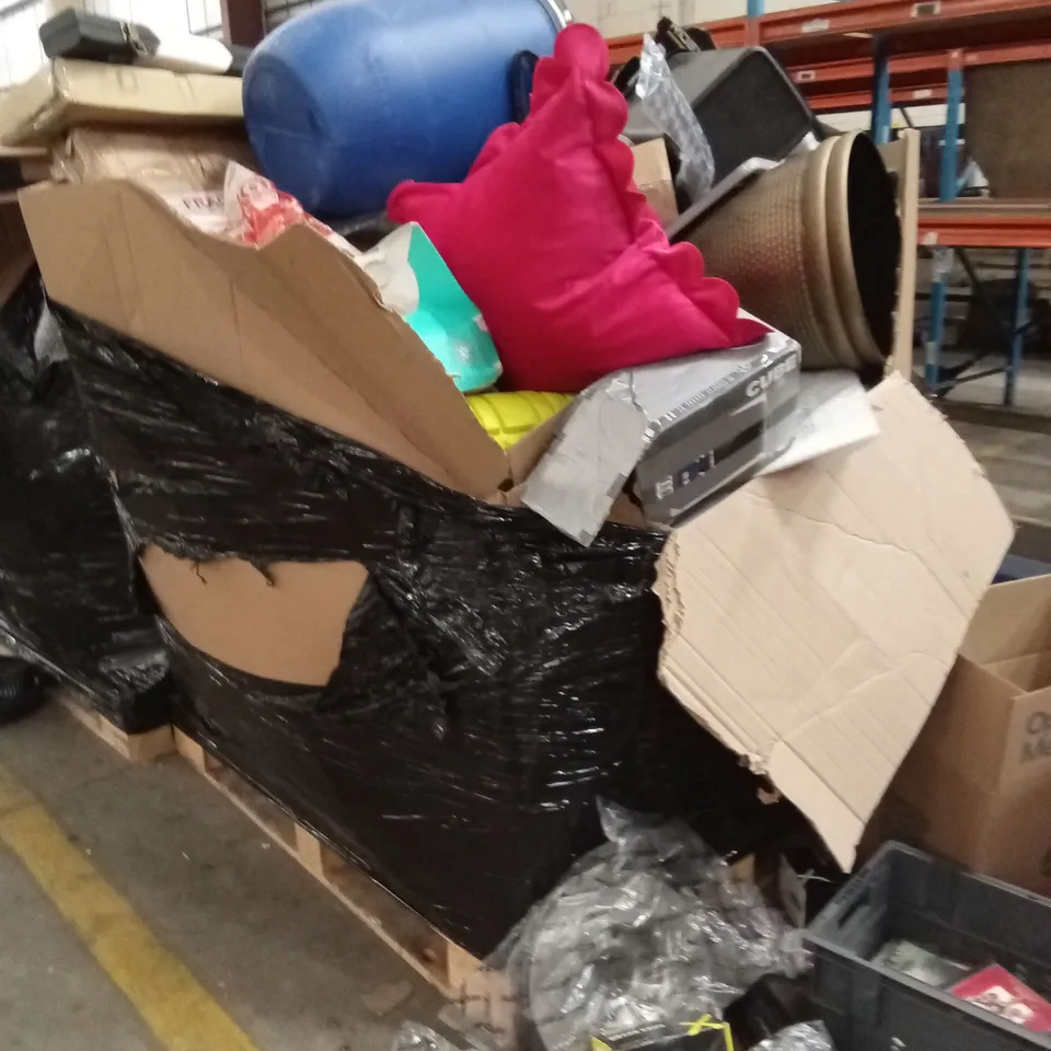 PALLET OF ASSORTED PRODUCTS AND ITEMS TO INCLUDE;PLANT POT,SNOOKER CUE CASE,KIDS TOY AND TEDDY'S,CROCS,ETC