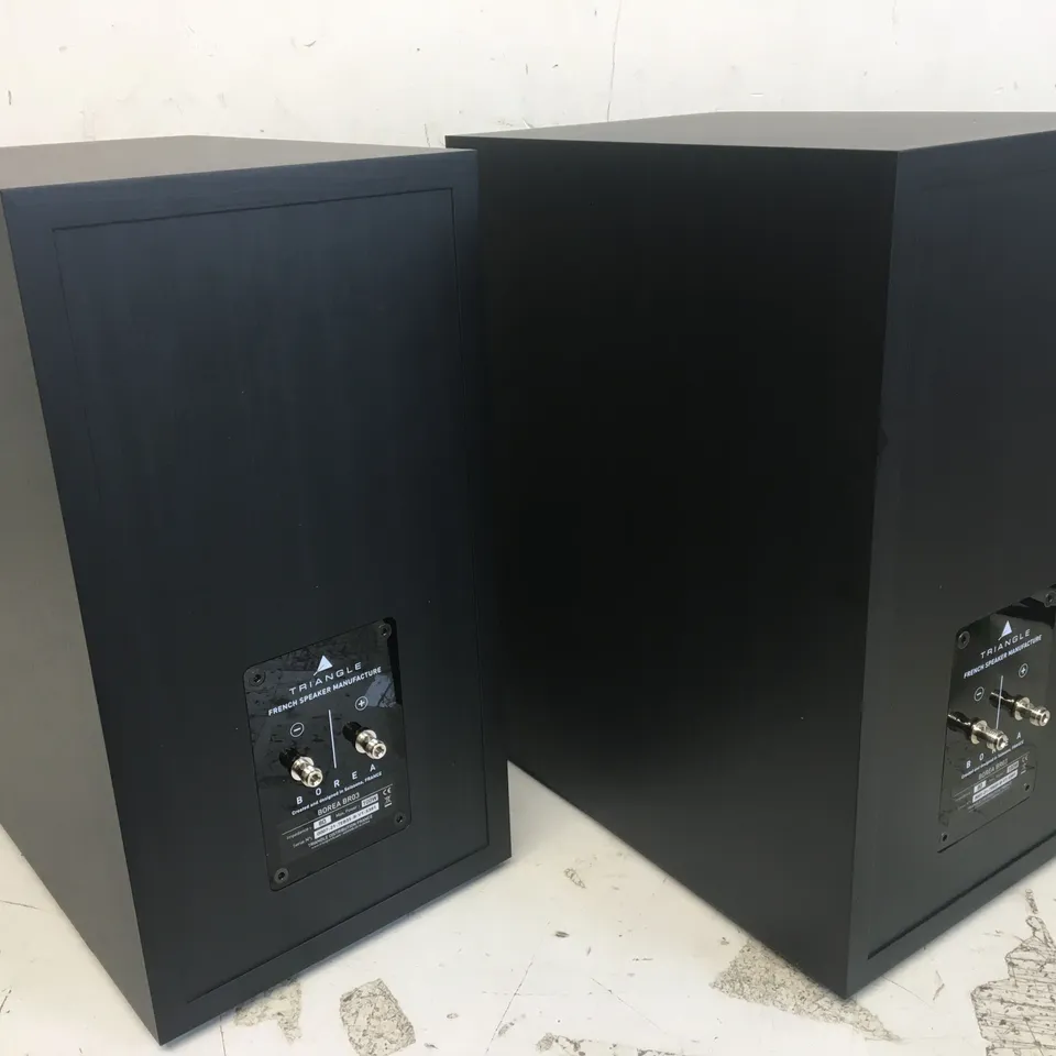 BOXED PAIR OF TRIANGLE BOREA BR03 BOOKSHELF LOUDSPEAKERS