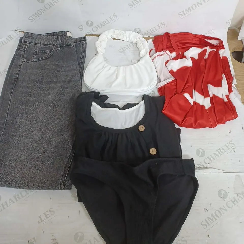 BOX OF APPROXIMATELY 22 ASSORTED CLOTHING ITEMS TO INCLUDE - BAG , DRESS , JEANS ETC