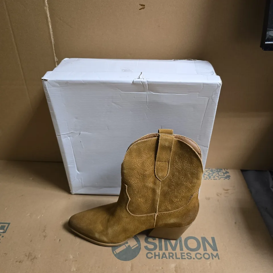 TAN SUEDE ANKLE BOOTS WITH WESTERN STYLING - UK SIZE 6 