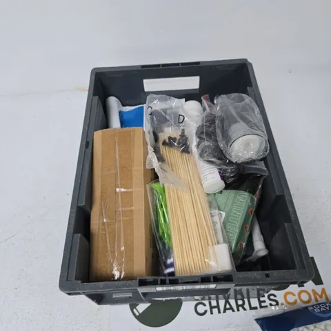 TOTE OF APPROXIMATELY 15 ASSORTED ITEMS TO INCLUDE: AQUARIUM GRAVEL