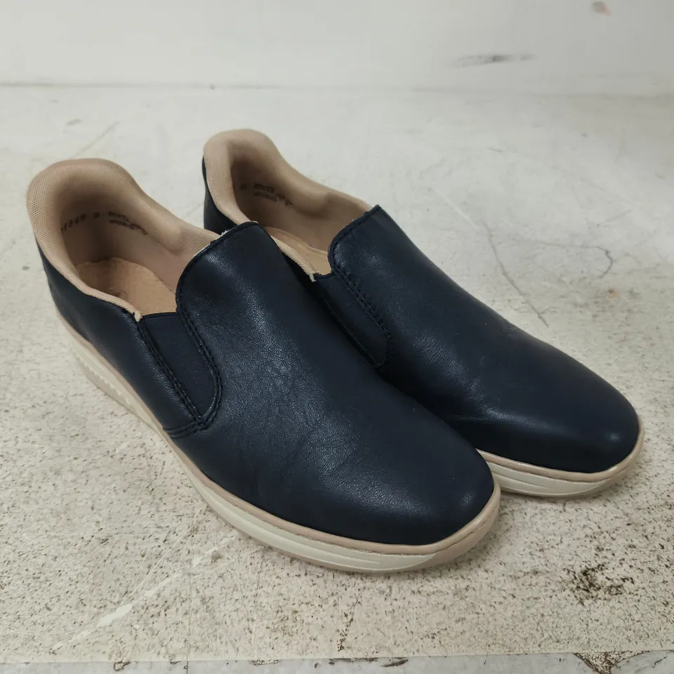 RIEKER READY 2 GO WEDGE SHOE - 5