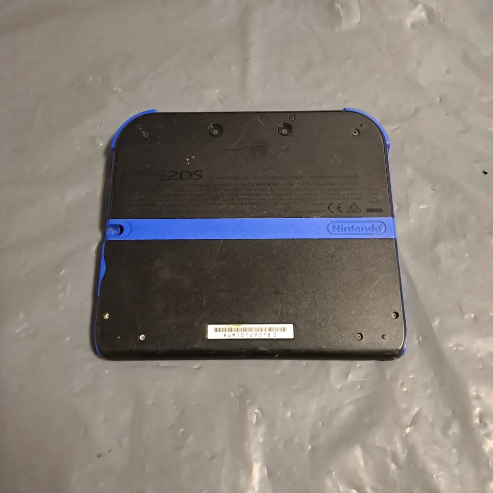 NINTENDO 2DS IN BLACK/BLUE