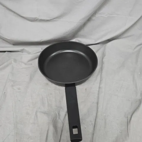 BLACKMOOR NON-STICK FRYING PAN - 24CM 