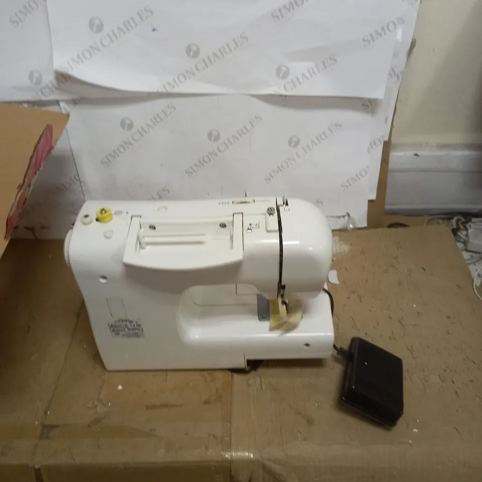 SINGER SEWING MACHINE