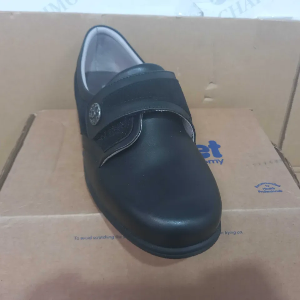 BOXED PAIR OF COSYFEET SHOES IN BLACK UK SIZE 9.5