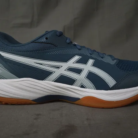 BOXED PAIR OF ASICS GEL-TASK 4 SHOES IN VINTAGE INDIGO/WHITE UK SIZE 9