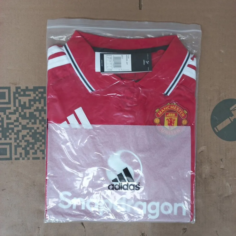BAGGED ADIDAS MANCHESTER UNITED FOOTBALL JERSEY IN RED SIZE LARGE