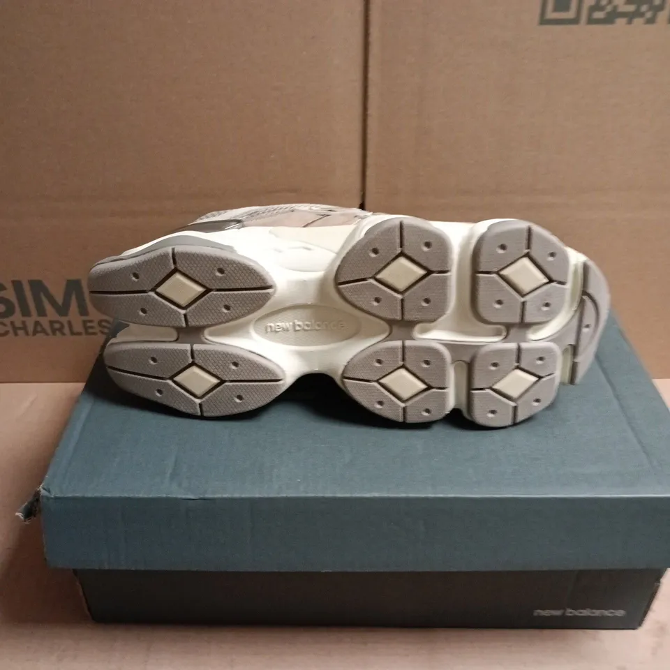 BOXED PAIR OF NEW BALANCE 9060 TRAINERS - 3.5