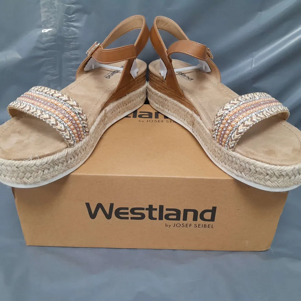 BOXED PAIR OF WESTLAND OPEN TOE LOW WEDGE SANDALS IN CAMEL EU SIZE 42