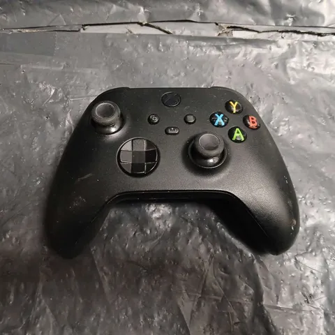 XBOX WIRELESS CONTROLLER (BLACK) – XBOX SERIES X|S / ONE 