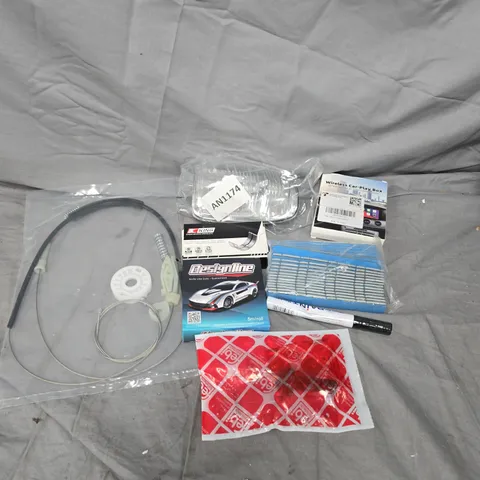 APPROXIMATELY 15 ASSORTED VEHICLE PARTS/ACCESSORIES TO INCLUDE CAR PLAY BOX, TOOLS, ENGINE BEARINGS ETC