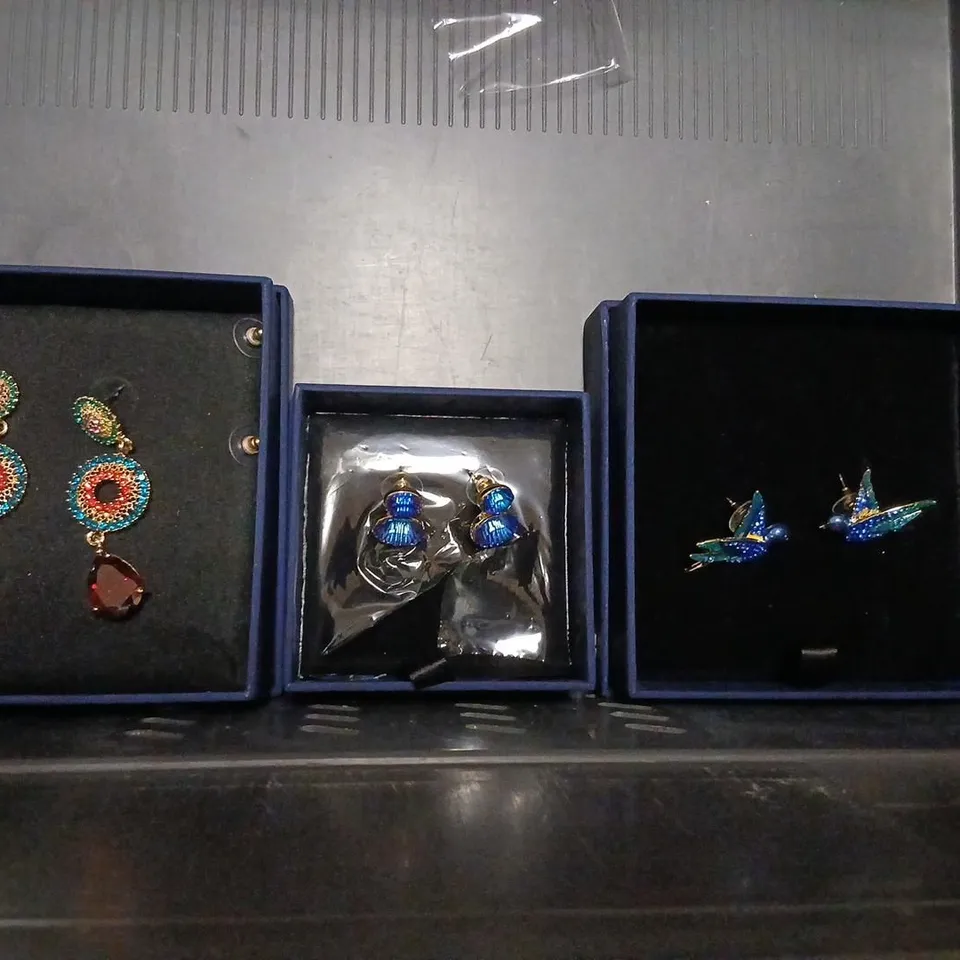 APPROXIMATELY 10 ASSORTED BUTLER AND WILSON JEWELLERY PRODUCTS TO INCLUDE;