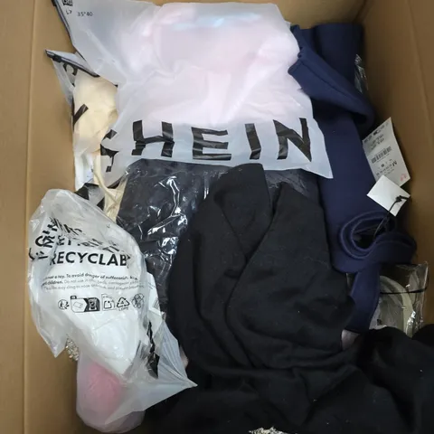 LARGE BOX OF APPROX 25 ASSORTED CLOTHING ITEMS TO IN VARIOUS SIZES, STYLES AND COLOURS - COLLECTION ONLY