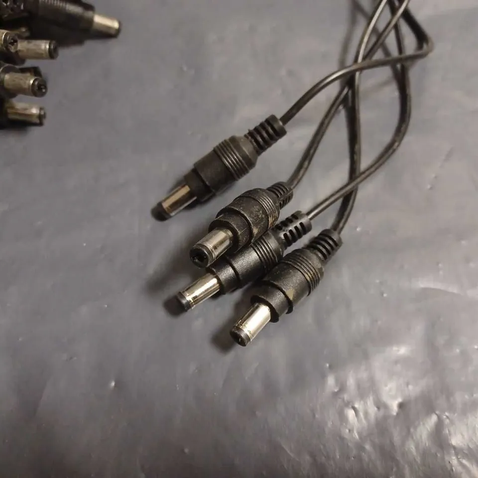 LARGE QUANTITY OF 4-WAY CABLE SPLITTERS