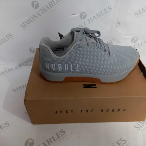 BOXED PAIR OF 'NO BULL' TRAINING SHOES IN GREY - UK SIZE 8.5