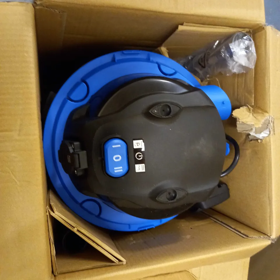 VACMASTER WET AND DRY VACUUM CLEANER 