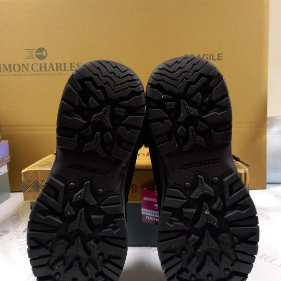 SKETCHERS FAUX CUFF BOOTS - SIZE 5.5