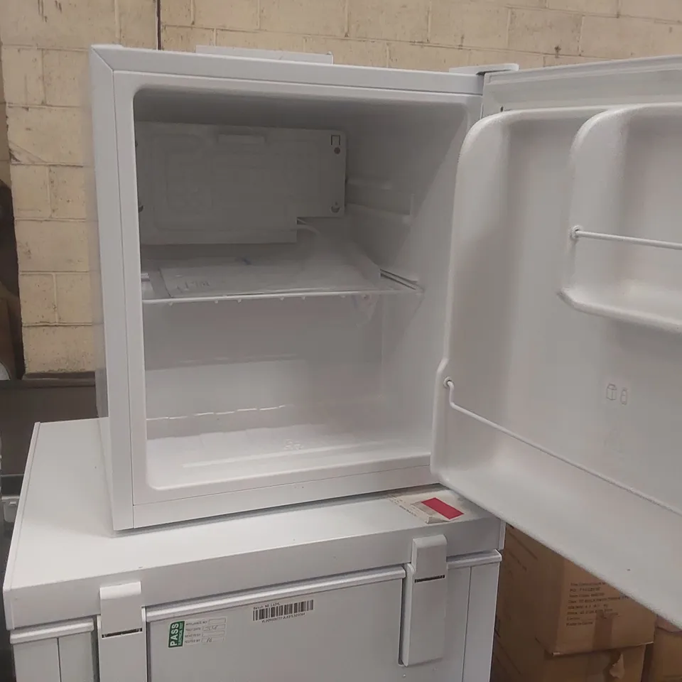 LOGIK LTT40W23 MINI FRIDGE - WHITE