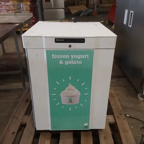 GRAM COMMERCIAL FREEZER 