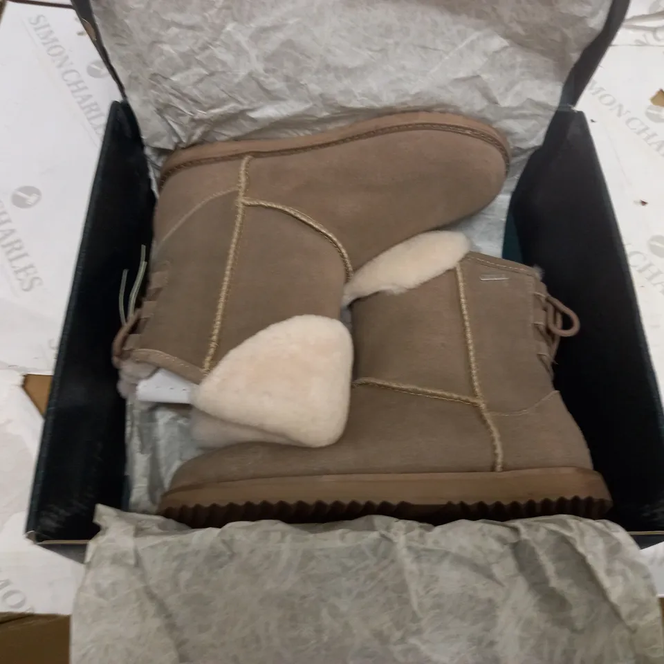 EMU AUSTRALIA BIRDWOOD SIZE 7 BOOTS - MUSHROOM/CHAMPIGNON