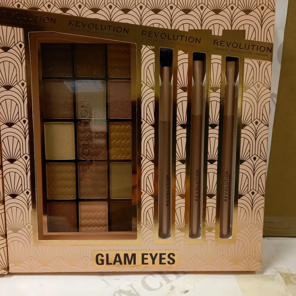 REVOLUTION PALETTE GIFT SETS