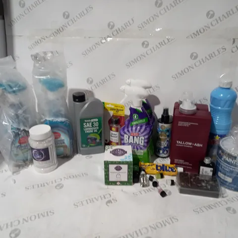 BOX OF ASSORTED HOUSEHOLD ITEMS TO INCLUDE SHAMPOO, CLEANING PRODUCTS, FABRIC FRESHENER ETC - COLLECTION ONLY