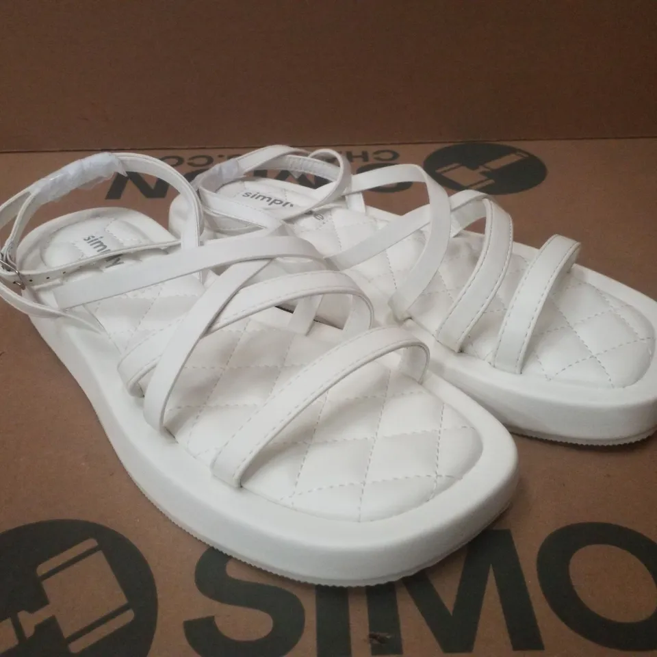 BOX CONTAINING APPROXIMATELY 6 PAIRS OF BRAND NEW SIMPLY BE WHITE PHOEBE WIDE SANDALS - SIZE 8