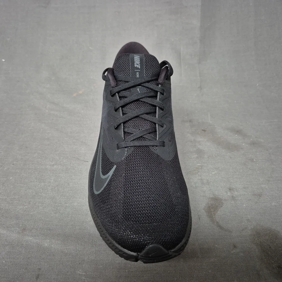 BRAND NEW BOXED PAIR OF NIKE QUEST 3 SHOES IN BLACK UK SIZE 7